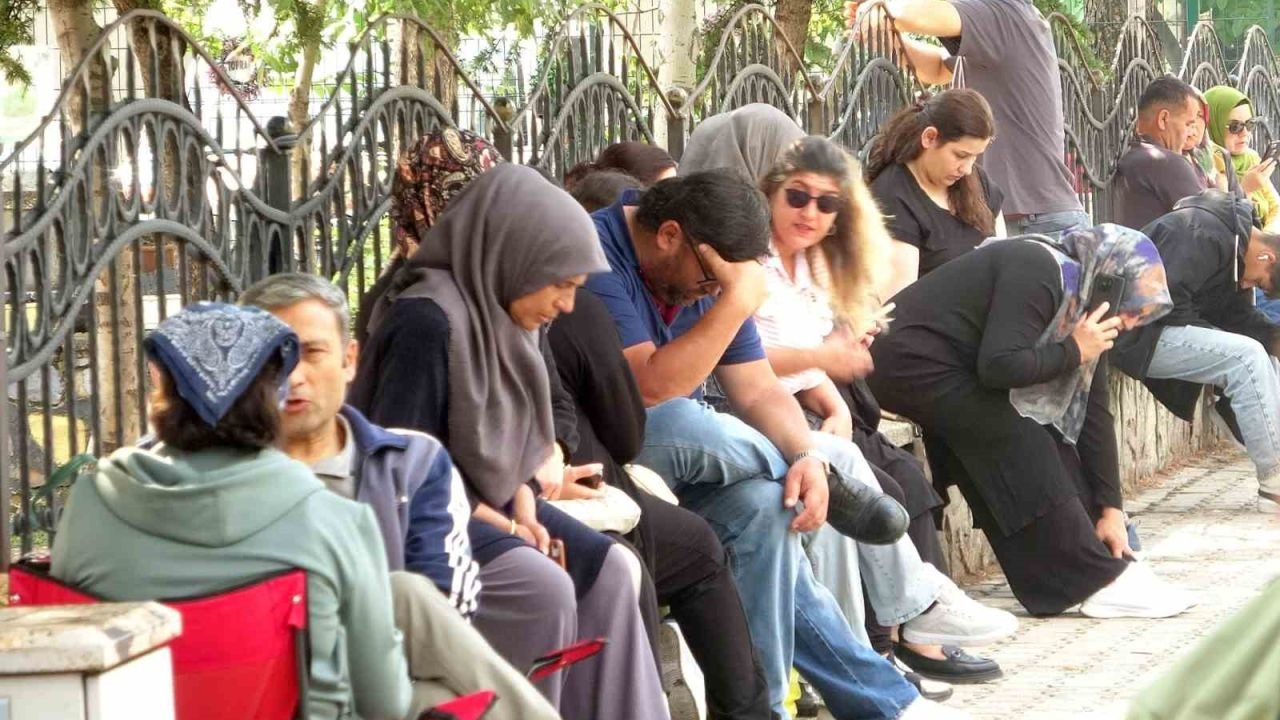 Isparta’da öğrenciler gelecekleri için yarıştı, aileler kapıda ter döktü