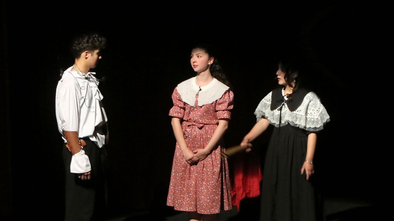 Liselilerden Romeo ve Jüliet performansı