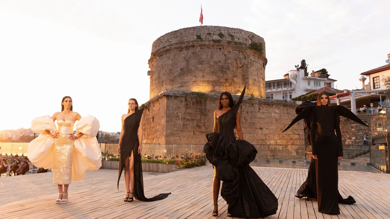 Moda, tarih ve sanatın büyülü buluşması