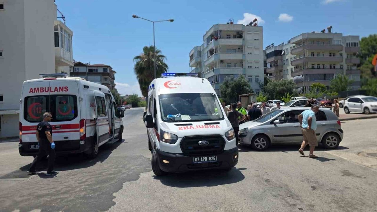 Motosiklet ile otomobil çarpıştı: 2 yaralı