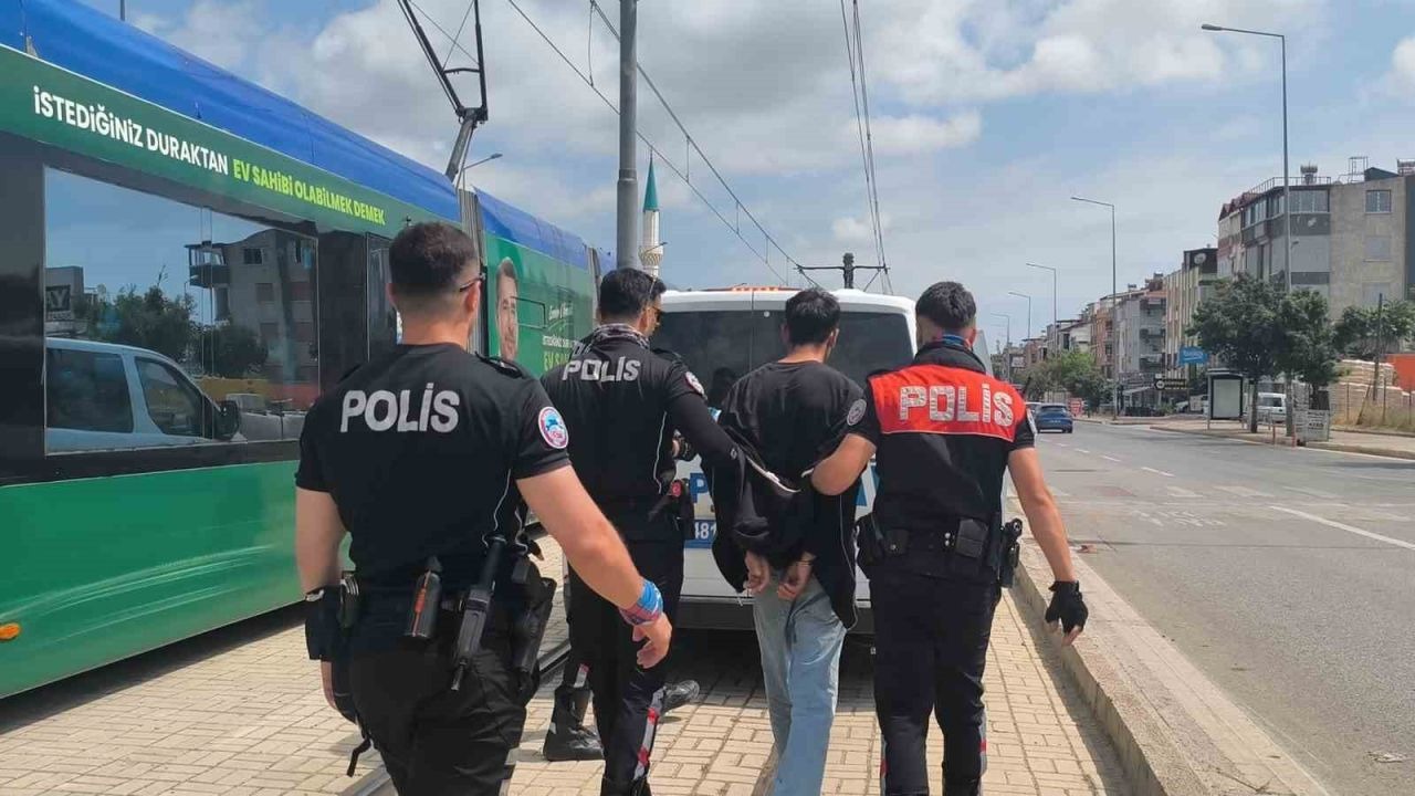 Polisi görünce kaçmak istedi