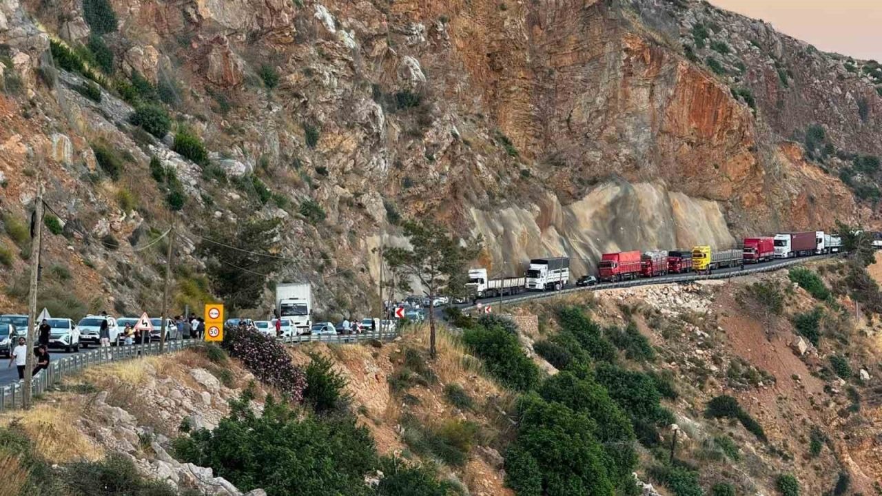 Yola akan mazot zincirleme kazaya neden oldu