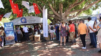 Büyükşehir’in aşure ikramları sürüyor