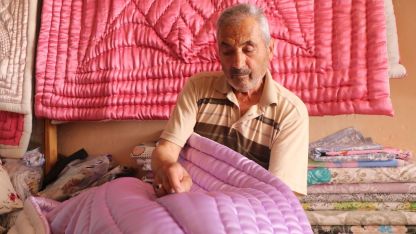 80 yaşındaki yarım asırlık yorgancı, mesleğini yaşatmaya çalışıyor