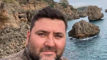 Eşini kalbinden bıçaklayıp yaralayan sanığa 11 yıl hapis