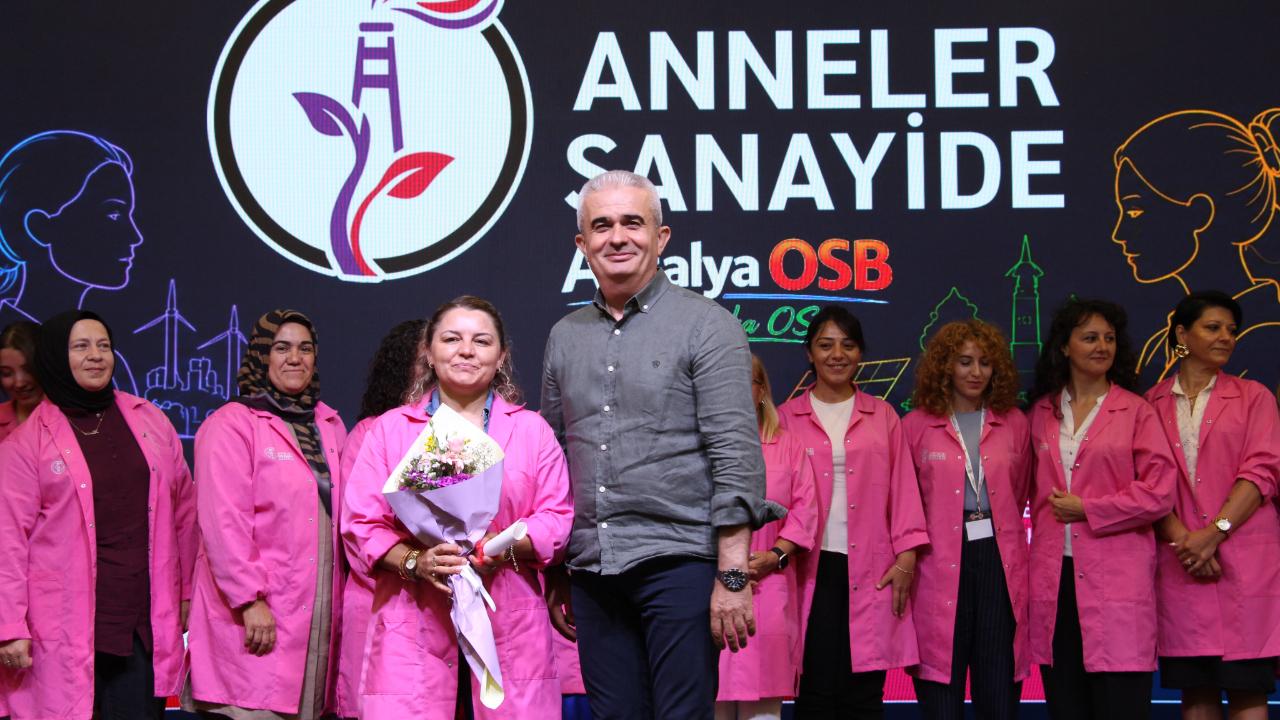Antalya'da "Anneler Sanayide Projesi" kapsamında kadınlara sertifika verildi