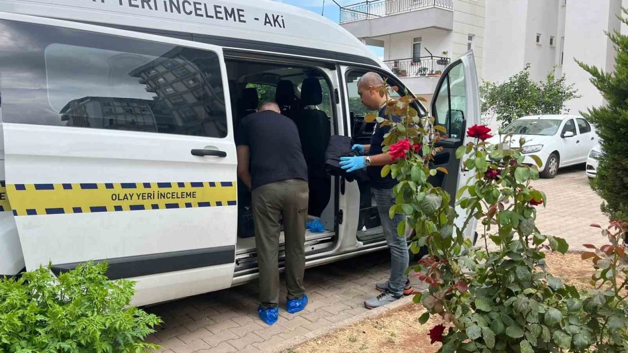 Antalya’da bir kadın evinde ölü bulundu