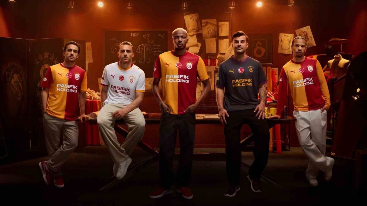 Galatasaray yeni sezon formalarını tanıttı