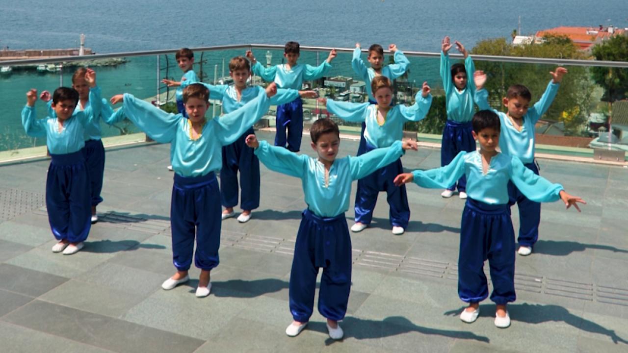 Hadrian Kapısı'ndan Düden'e: Miniklerin dansı büyüledi
