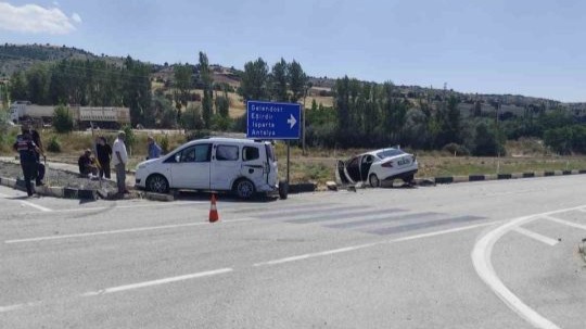 Isparta’da trafik kazası ucuz atlatıldı