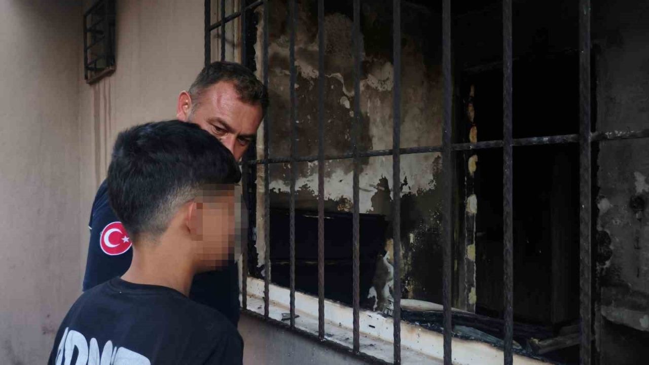 İtfaiye erleri yangından kurtulan çocuğu yalnız bırakmadı