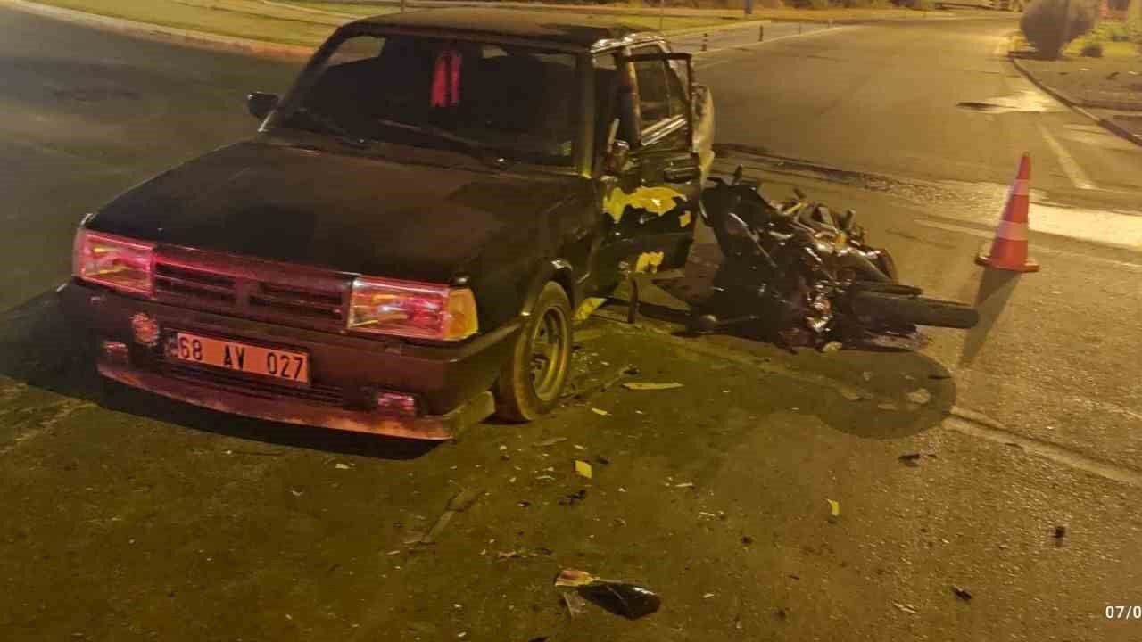 Manavgat’ta otomobil ile çarpışan motosikletteki 2 kişi yaralandı