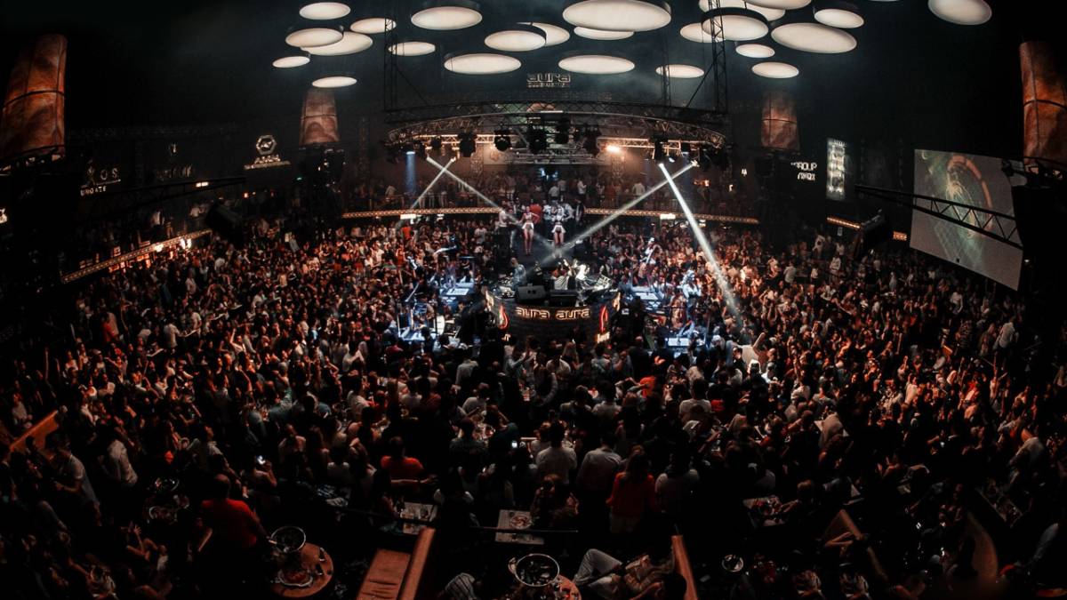 Kemer geceleri hareketlendi! Aura Club sezona hızlı başladı