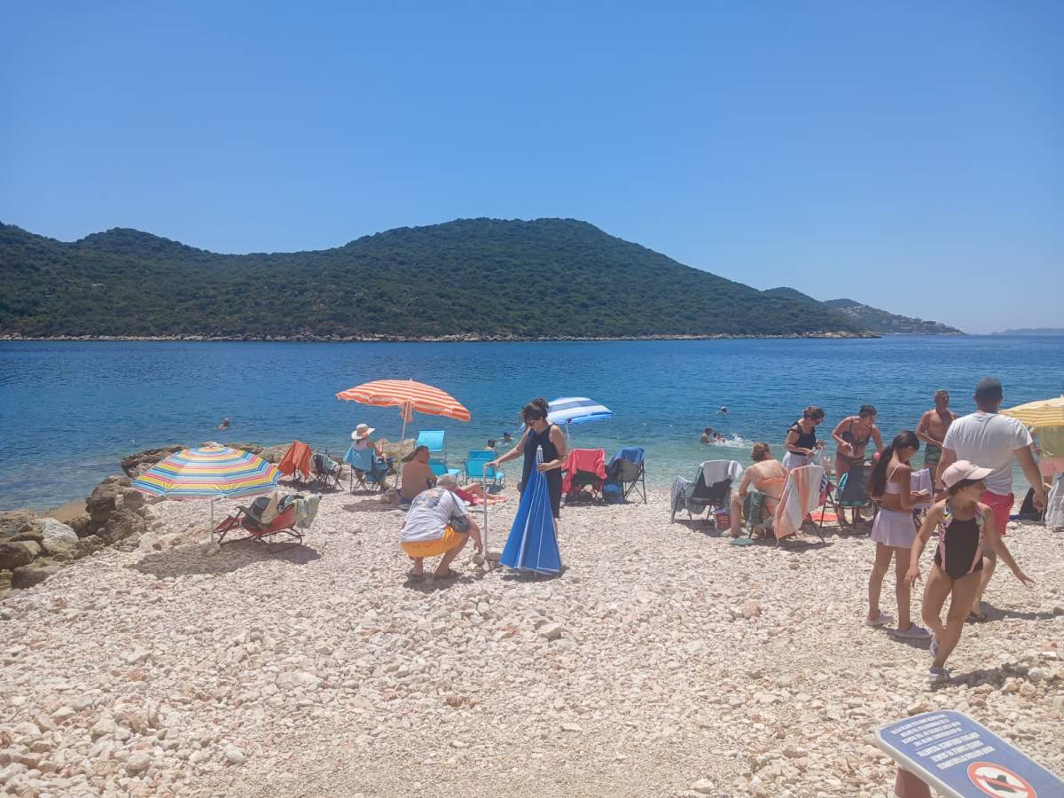 Antalya’da deniz sezonu erken açıldı!