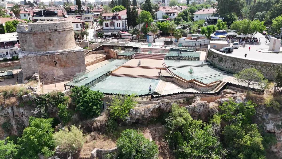 Antalya Fashion Week 2026’da tarihi defile