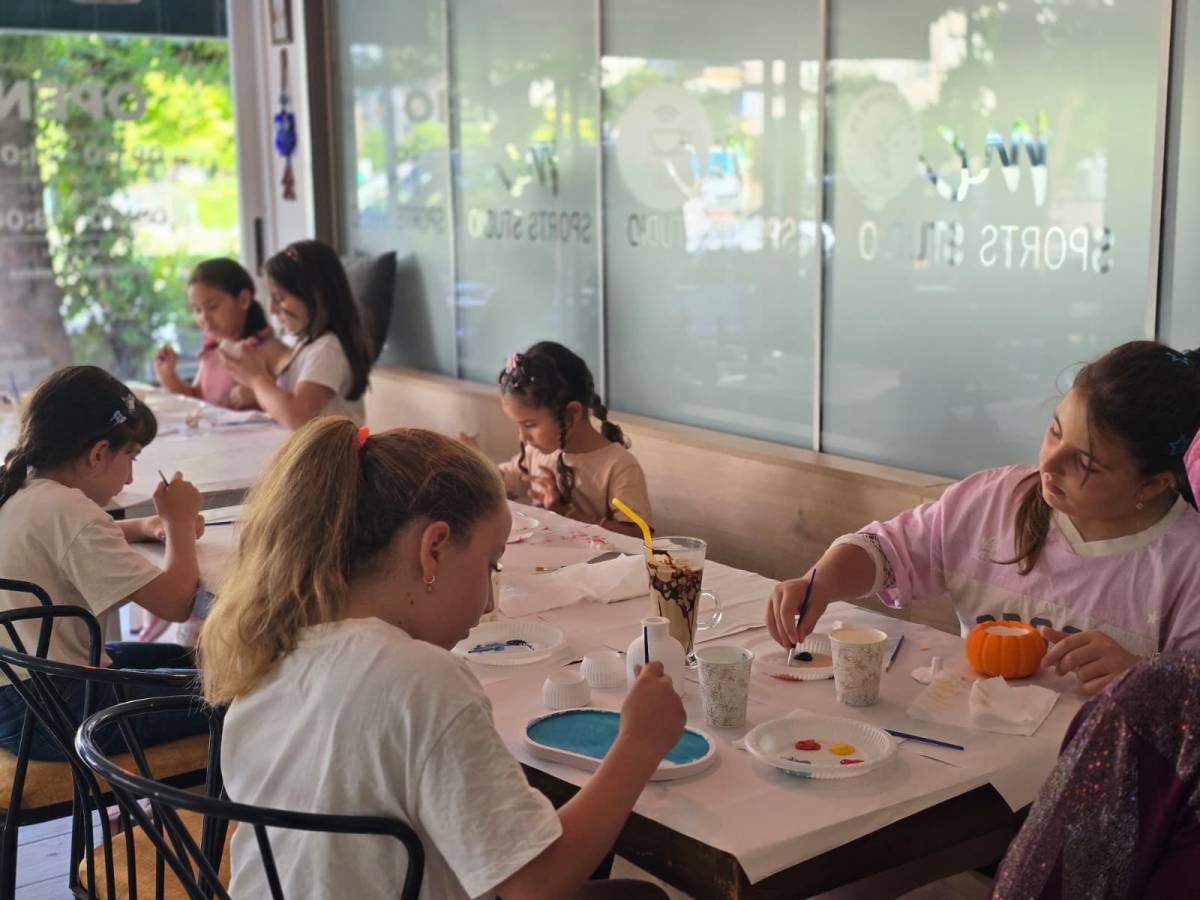 MC Sports Cafe’de anneler kahve içti, çocuklar hayal güçlerini boyadı