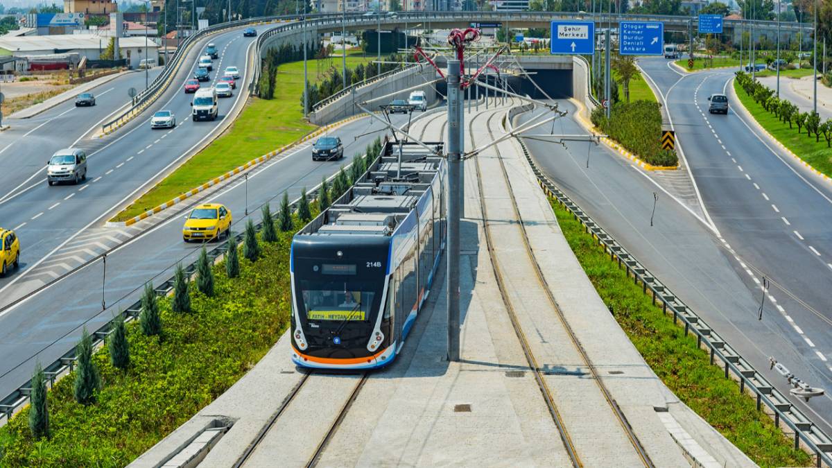 Antalyalılar dikkat! Varsak–Müze tramvay hattı yaz tarifesine geçiyor