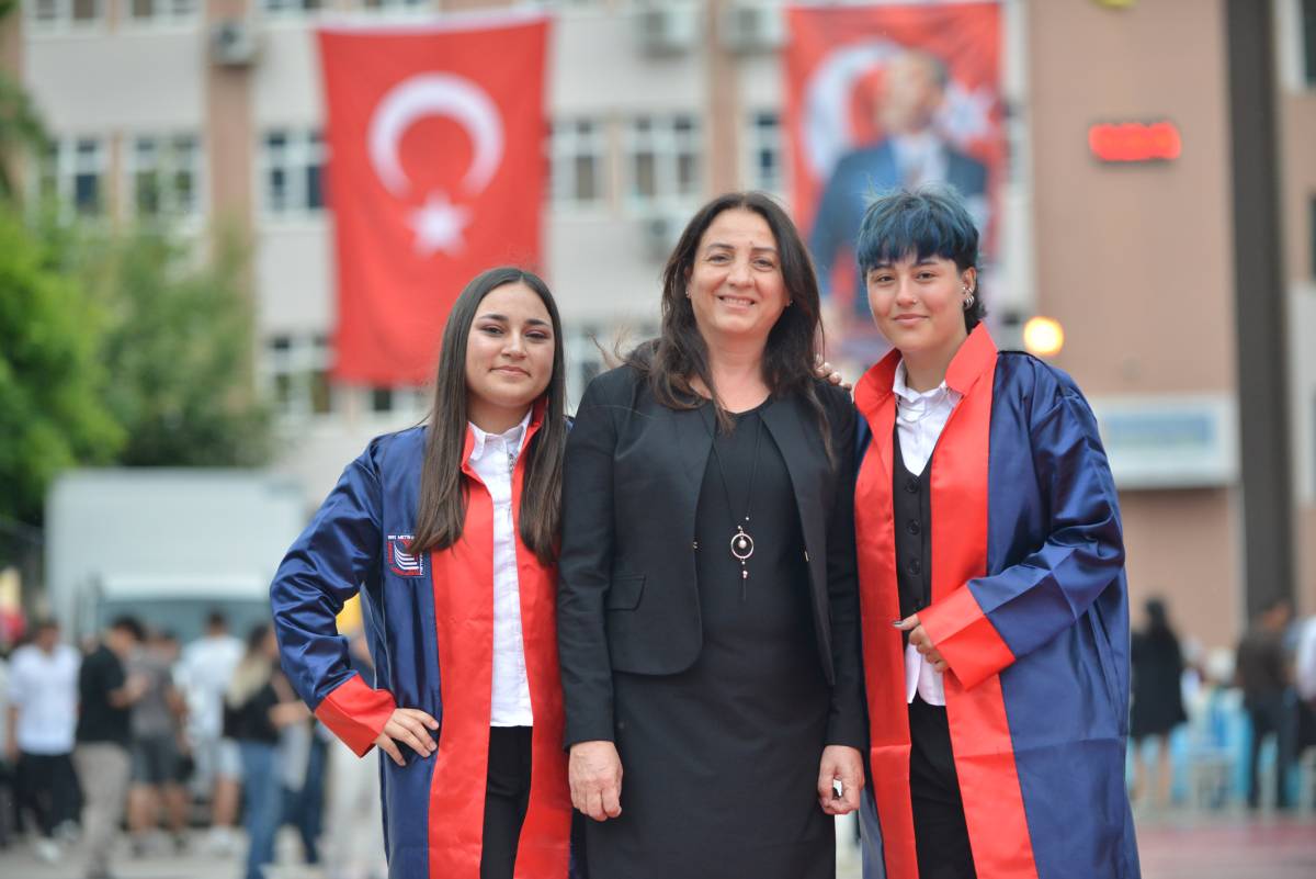Metin-Nuran Çakallıklı Anadolu Lisesi 29. dönem öğrencileri kep attı