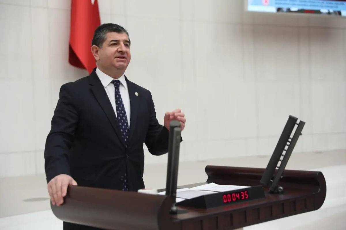 CHP’de deprem! 28 Parti Meclisi üyesi istifa etti, Cavit Arı “Yönetim düştü” dedi