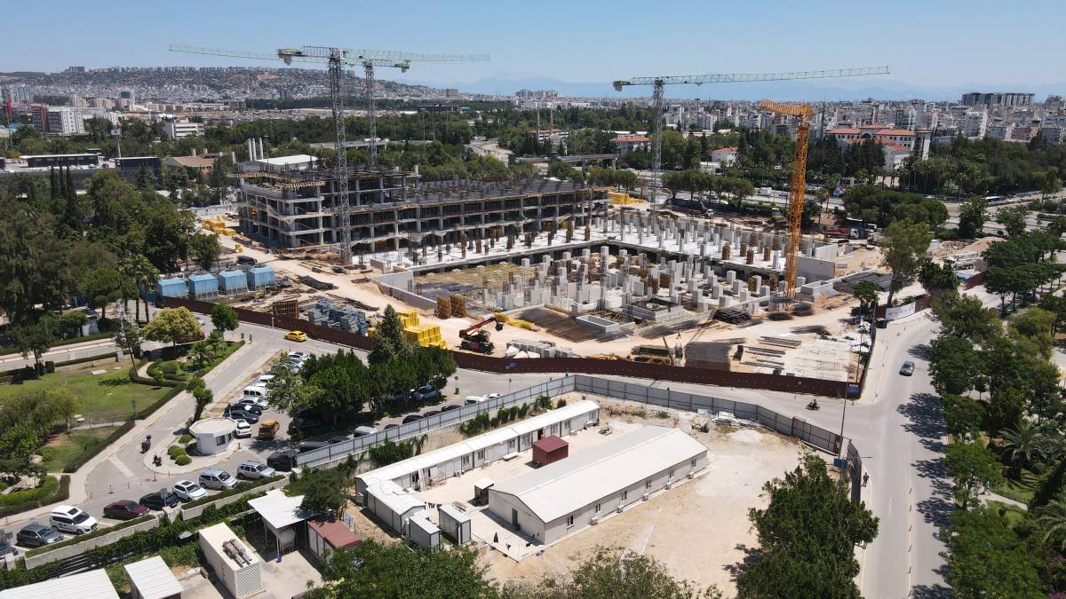 Akdeniz Üniversitesi’nde 6 yılda sessiz dönüşüm! Sağlıktan bilime, eğitimden teknolojiye Antalya’ya damga vuran dönem