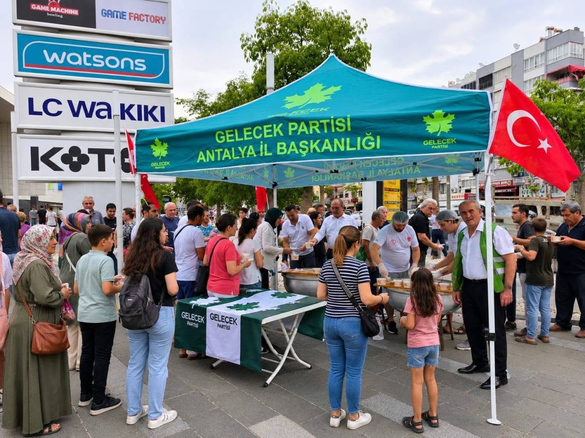 Gelecek Partisi, Antalyalılara aşure ikramında bulundu