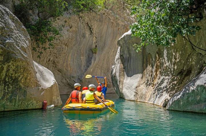 Antalya'da yerli turist, yabancı turist bilmecesi