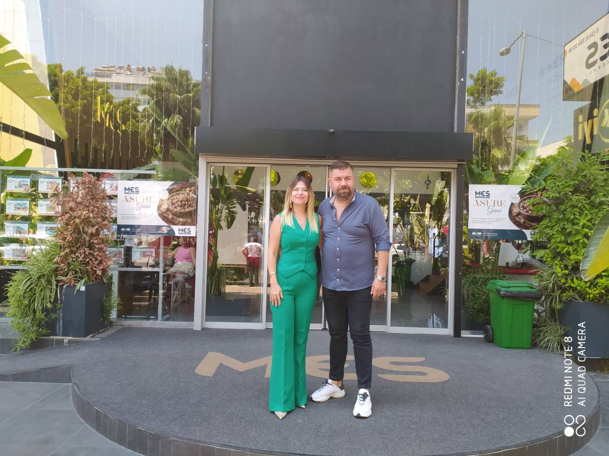 MES Gayrimenkul'den vatandaşlara aşure ikramı