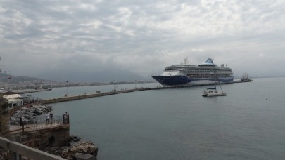 Alanya’da Kruvaziyer Bereketi: Bin 795 Yolcu ve 729 Mürettebat Limana Demir Attı